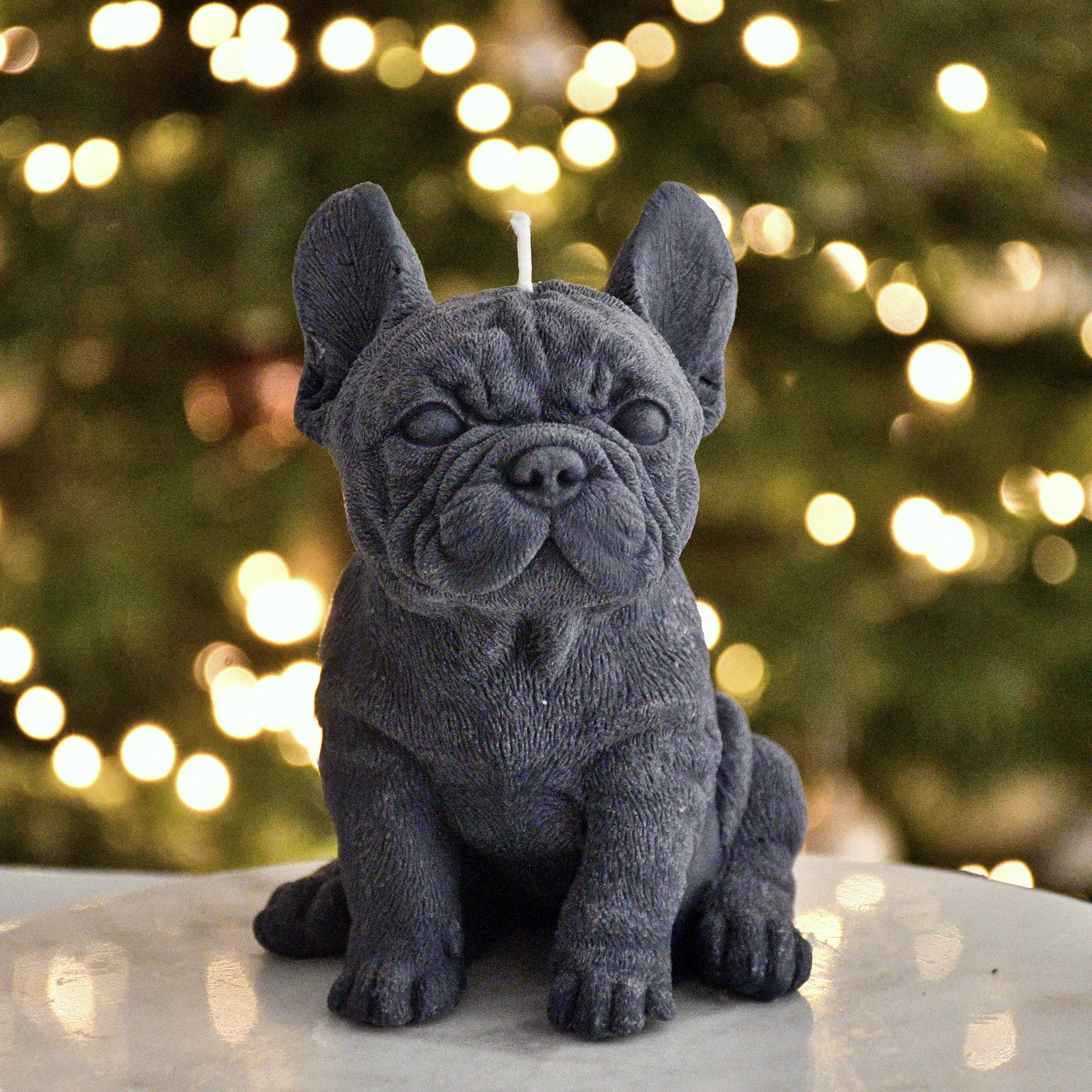 Hand-poured soy wax French bulldog candle in black – stylish gift for dog lovers